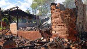 Incendio en vivienda de Pirapó moviliza a bomberos y deja a propietaria afectada