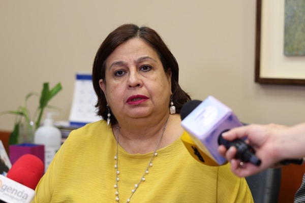 Senadora pide más «rigor y ciencia» en la formación de profesionales médicos