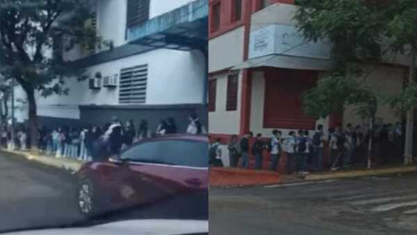 Alumnos hacen fila hasta 40 minutos frente al cole para que revisen sus mochilas