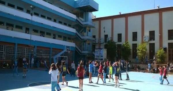 La Nación / Colegio privado catea a estudiantes tras amenazas de tiroteos por reto viral