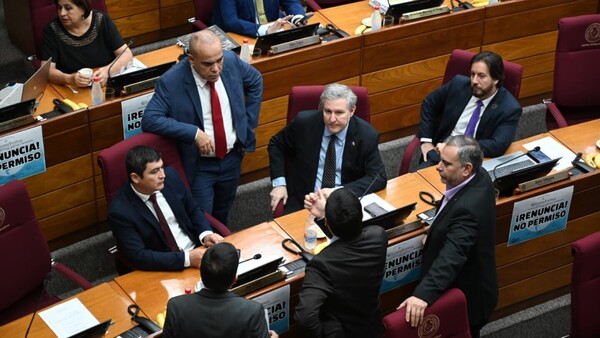Cartismo no logra cuórum para aprobar permiso de Hernán Rivas