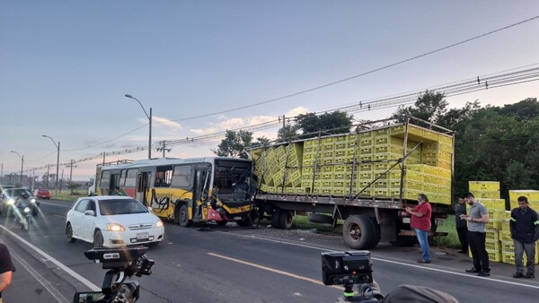 Seis heridos estabilizados tras accidente en Costa Guazú