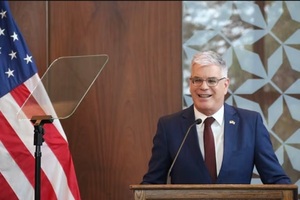 Marc Ostfield analiza la caída de Orbán y lanza advertencia a Honor Colorado