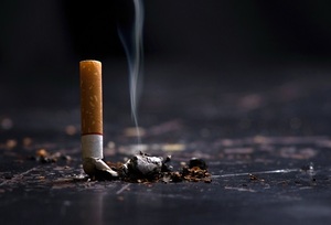 Reino Unido prohíbe tabaco a nacidos desde 2009