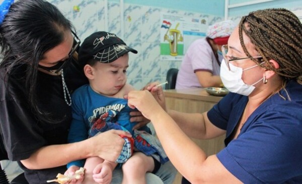 Vacunación contra la influenza dirigida a bebés de 6 a 35 meses