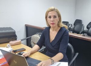 Fiscal pide 2 años con suspensión para acusada de modificar datos del expediente de RGD - PDS RADIO Y TV