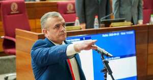 La Nación / Liseras juró como senador tras aceptarse el permiso de Rivas