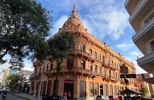 Docente denuncia demora en jubilación ante MEC y MEF