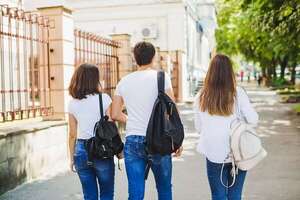 Con detectores de metales catean a alumnos de un colegio privado - Nacionales - ABC Color