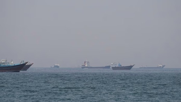 Crece la tensión en el estrecho de Ormuz y cientos de barcos siguen atrapados - ADN Digital