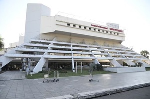 Joven denuncia cobro indebido en Migraciones del aeropuerto