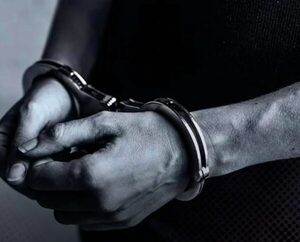 Condenan a 10 años de prisión a hombre por coacción sexual y violación