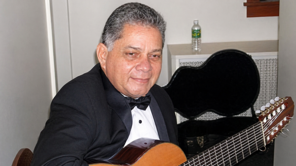Clase magistral de guitarra en el Ateneo
