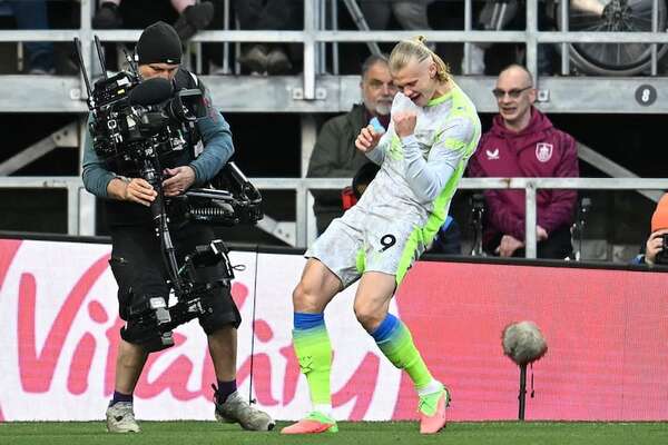 Manchester City asume el mando de la Premier y sentencia al Burnley - Fútbol de la Premier League - ABC Color