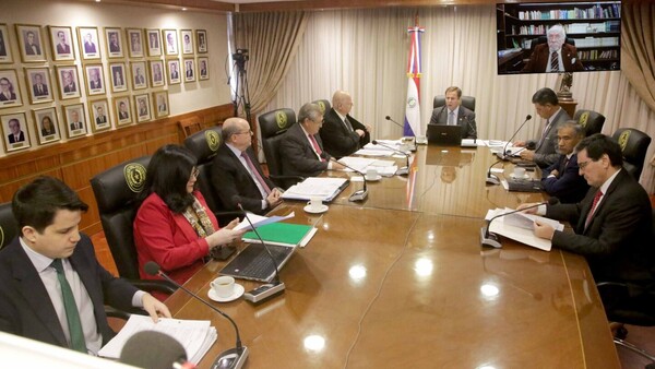 Ministro Ramírez Candia pide suspender juramento de síndico para comprobar si cumple requisitos