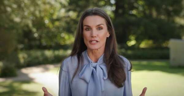 La Nación / La reina Letizia felicitó en guaraní por sus 50 años al Centro Cultural de España en Paraguay