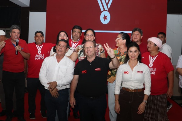 Popular / Vecinos debatieron con Camilo Pérez sobre los barrios de Asu