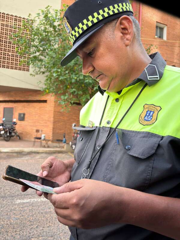 Video: denuncian a PMT de Asunción por “inventar” multa y agredir a un conductor - Policiales - ABC Color