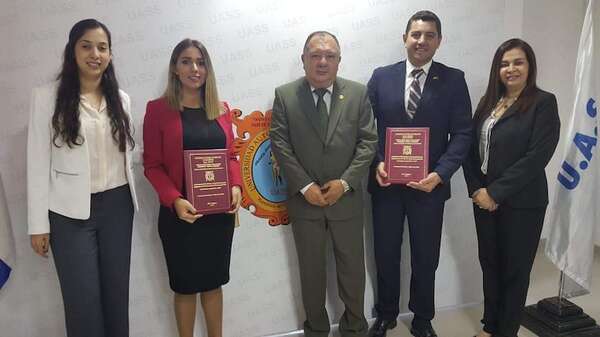 Alliana muestra su título universitario tras críticas a su entorno familiar - Política - ABC Color