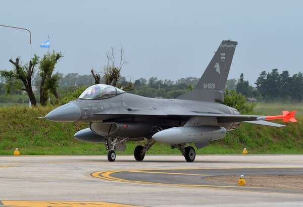 Firmas secretas, amenazas y dimisiones rodean a aviones F-16 comprados por Perú a EE.UU. - Mundo - ABC Color