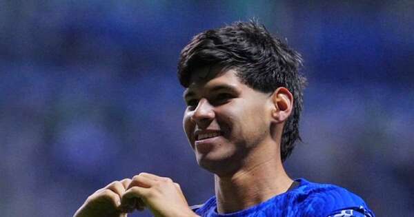 La Nación / Doblete de Morales para una remontada