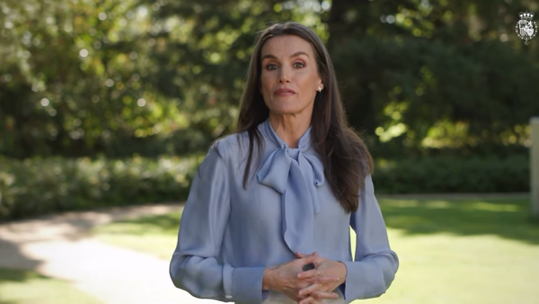 "Vy'apavẽ": El saludo en guaraní de la reina Letizia para el Centro Cultural Juan De Salazar