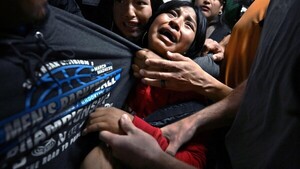 Gana el World Press Photo la imagen de una familia ecuatoriana separada por ICE