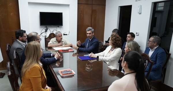 La Nación / Isaías Fretes desarrolla su primera reunión con gerentes de IPS