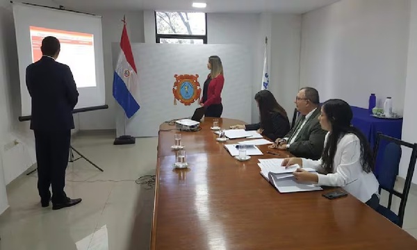 Alliana exhibe documentos oficiales para respaldar su título universitario - OviedoPress