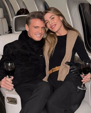 Hija de Luis Miguel comparte una foto inédita y enternece a sus seguidores - Canal-E