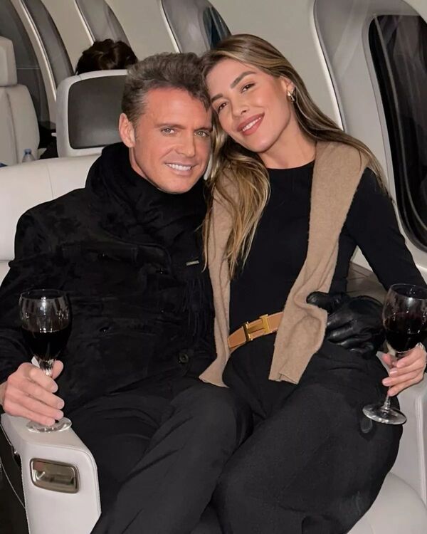 Hija de Luis Miguel comparte una foto inédita y enternece a sus seguidores - Canal-E