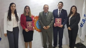 Alliana exhibe título universitario ante cuestionamientos