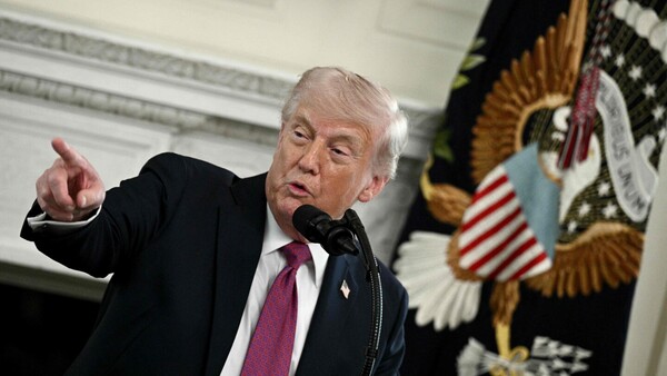 Trump ordena a la Marina de EEUU destruir los barcos que intenten minar el estrecho de Ormuz