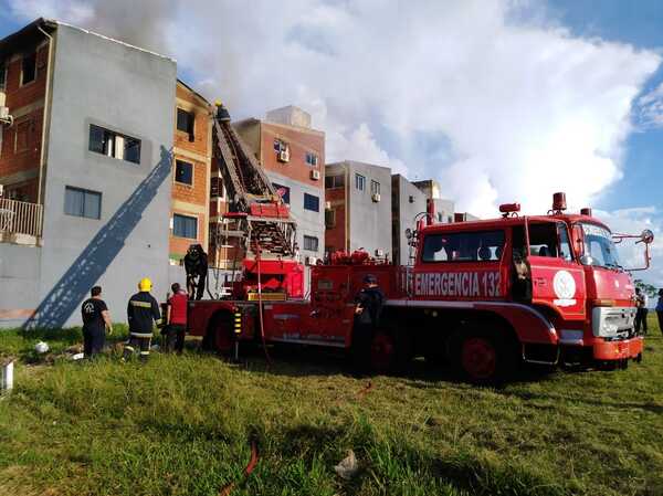 Bomberos voluntarios de Encarnación lanzan primer curso especializado en incendios en altura