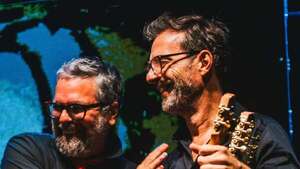 Desde que te Madrid: El arte de desnudarse en escena, según Kevin Johansen & Liniers