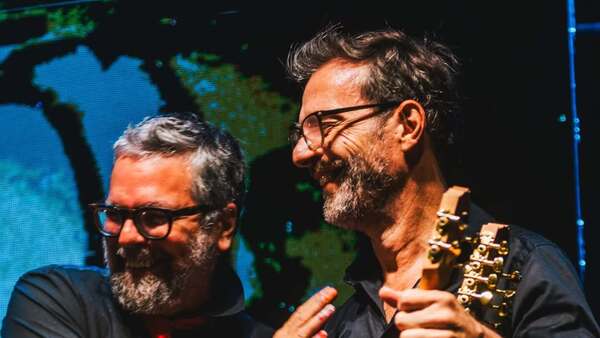 Desde que te Madrid: El arte de desnudarse en escena, según Kevin Johansen & Liniers