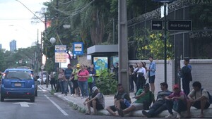 ¿Mal negocio? Pasajeros siguen denunciando reguladas, pese a "acuerdo" entre Gobierno y transportistas
