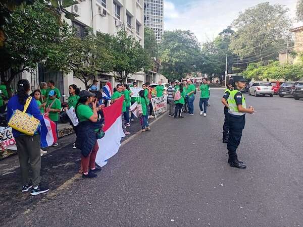 Falta de insumos ya genera problemas cardíacos en niños dializados, denuncia asociación - Nacionales - ABC Color