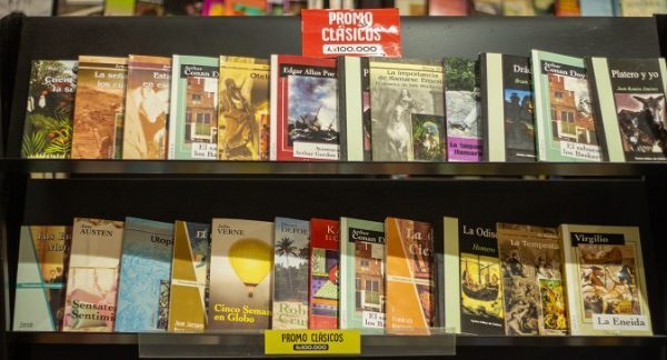 Día del Libro: destacan el valor del papel en la era digital