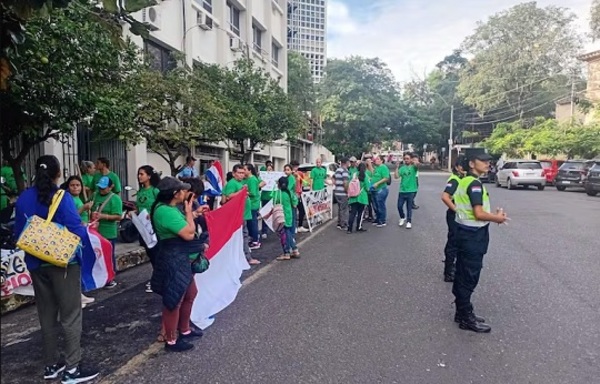 Denuncian insumos inadecuados y complicaciones cardíacas en niños dializados