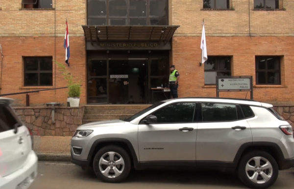 Por cuarta vez, suspenden audiencia de comisario de Interpol acusado de abusar de su hija | Unicanal