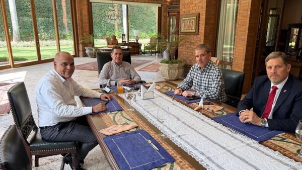 Bachi presenta a Cartes apoyo de senadores a Baruja para la vicepresidencia en 2028