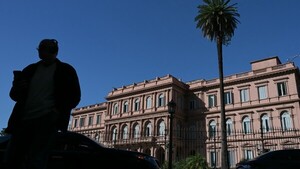 Gobierno de Milei impide ingreso de periodistas a Casa Rosada por supuesto "espionaje"