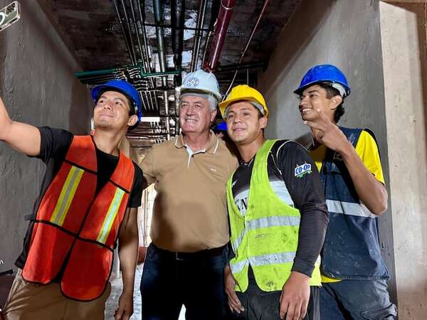 Gustavo Alfaro supervisó las obras en Ypané y dejó un emotivo mensaje - Selección Paraguaya - ABC Color