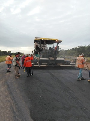 Corredor Bioceánico avanza con pavimentación asfáltica en el Chaco