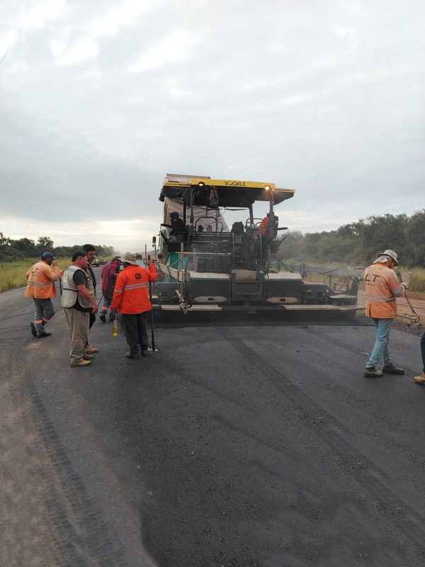 Corredor Bioceánico avanza con pavimentación asfáltica en el Chaco