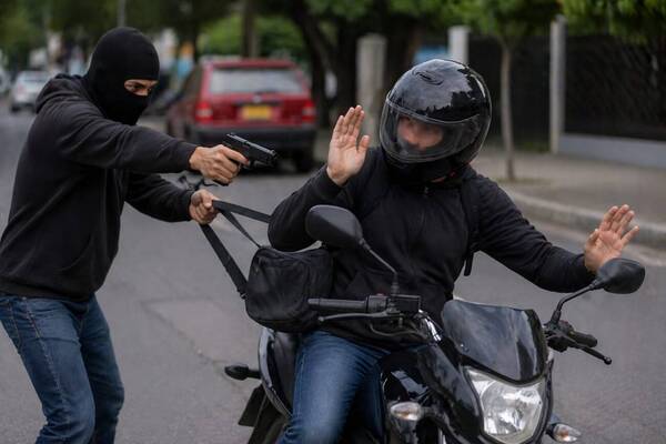 Iban a robar pero justo pasaron ¡polis de civil!