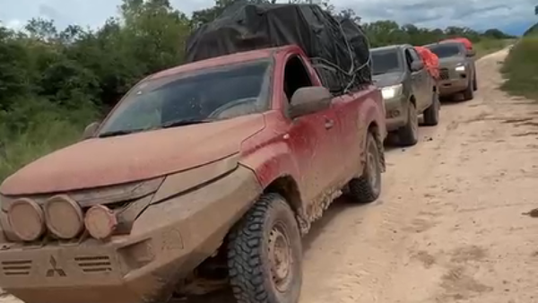 Alto Paraguay: Atraviesan estancias privadas para romper el aislamiento