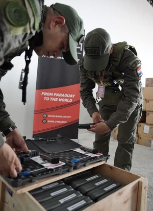 Popular / DIMABEL encabezó la primera exportación de armas en Paraguay