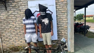 Hermanos fueron aprehendidos tras denuncia de su madre por robo y maltrato - Noticiero Paraguay